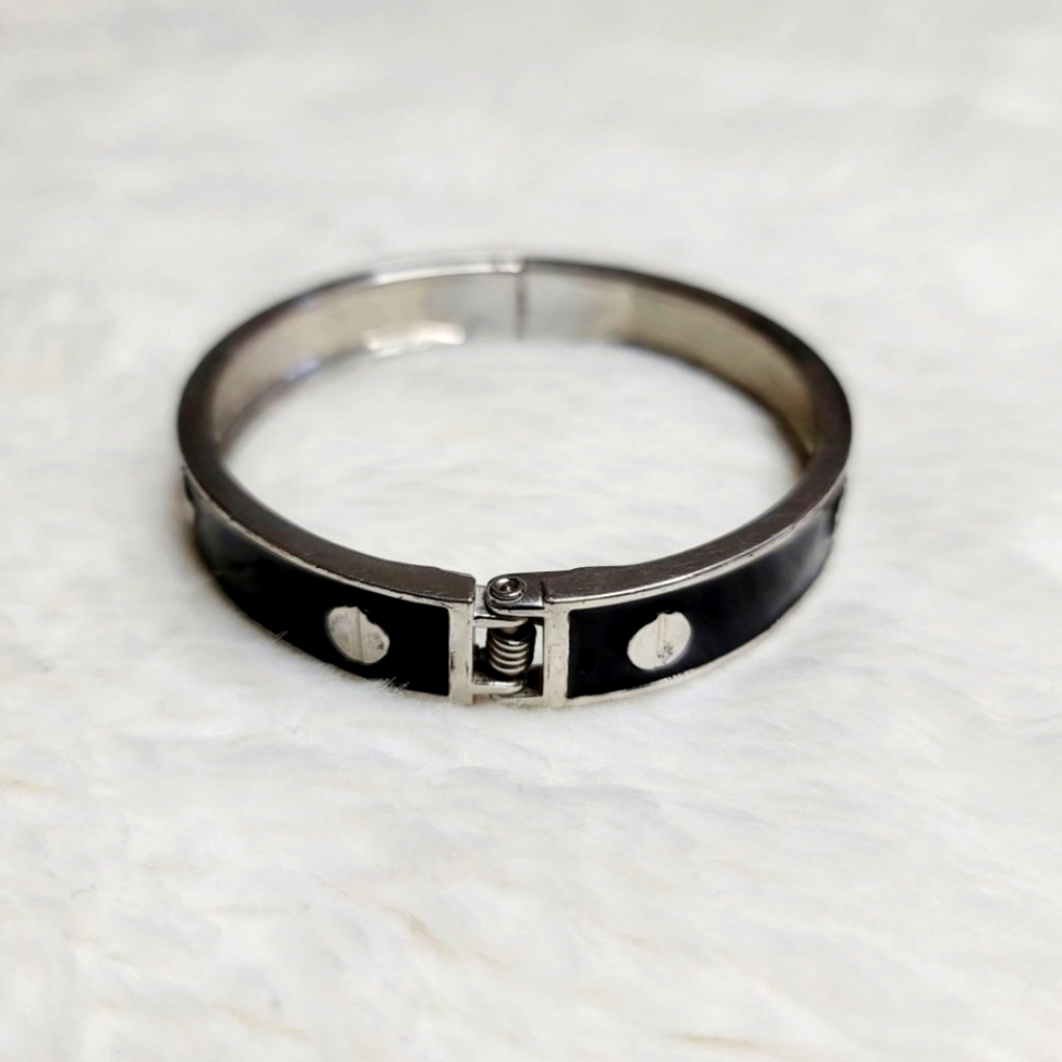 Bracelet/Bangled